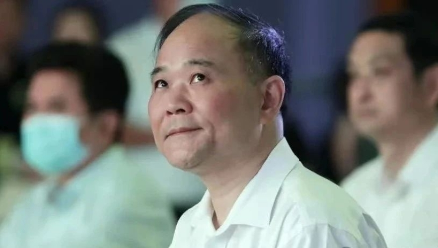 澳门管家婆2025精准一肖一码,小米SU7与黑色轿车相撞“衣角微脏”,准确资料解释落实_探索版V3.82